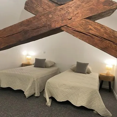 Bed & Breakfast Familiale Lumineuse Avec Espace Enfants A - Fr-1-582-483 Saugues